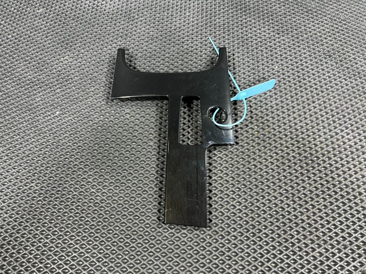 Декоративная накладка центральной консоли Audi S8 D4 2013, 4.0 л., CGTA, бензин, АКПП, седан, 4H1857130C - фото №1