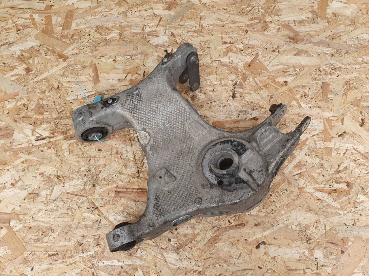 рычаг задний правый Jaguar F-Pace 1 поколение X761 2016, 3.0 л., бензин, АКПП, внедорожник 5 дв., HK83-5B530-AE, T4A30809, T4A1007, LR116284, LR090535 - фото №1