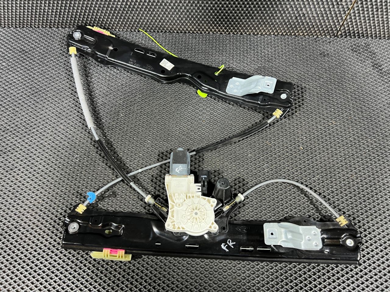 стеклоподъемник передний правый Jaguar XE 1 поколение X760 2017, 3.0 л., AJ 126, бензин, АКПП, GX7323200, T4N29080, T4N19510, GX7323200AG, C34082-108 - фото №1