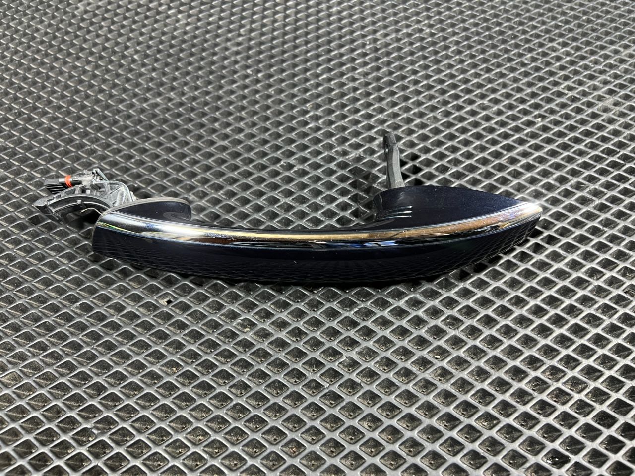 ручка наружная задняя левая BMW 7 серия G11/G12 2017, 3.0 л., B57 D30 A, дизель, АКПП, седан, 806773909 - фото №1