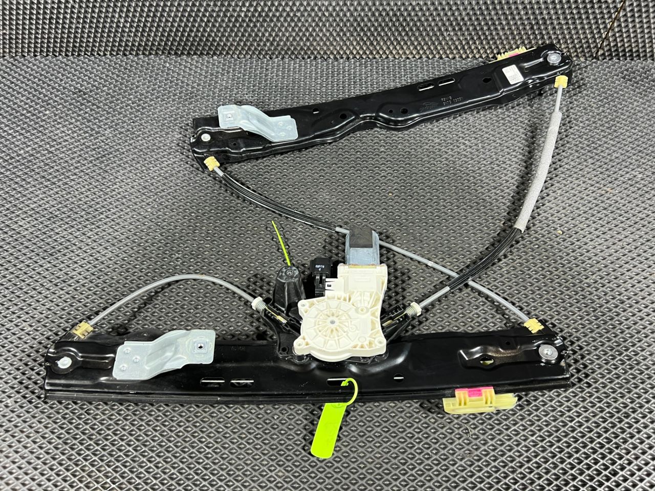 стеклоподъемник передний левый Jaguar XE 1 поколение X760 2017, 2.0 л., бензин, АКПП, T4N29081, T4N19511, GX7323201AG - фото №1