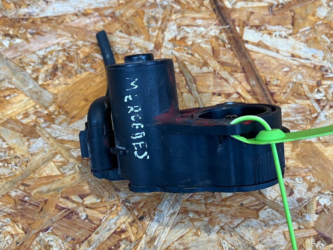 электроручник Mercedes-Benz GLA-Класс X156 2017, 2.1 л., дизель, АКПП, A2474231098 - фото №1