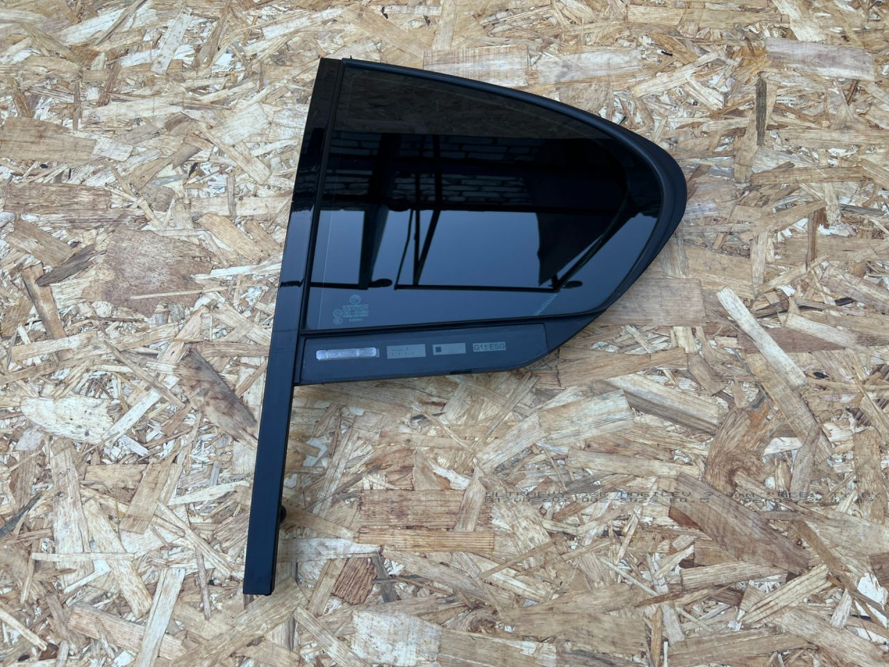 форточка задняя левая BMW 7 серия G11/G12 2017, 3.0 л., B57 D30 A, дизель, АКПП, седан, 51357336041 - фото №1