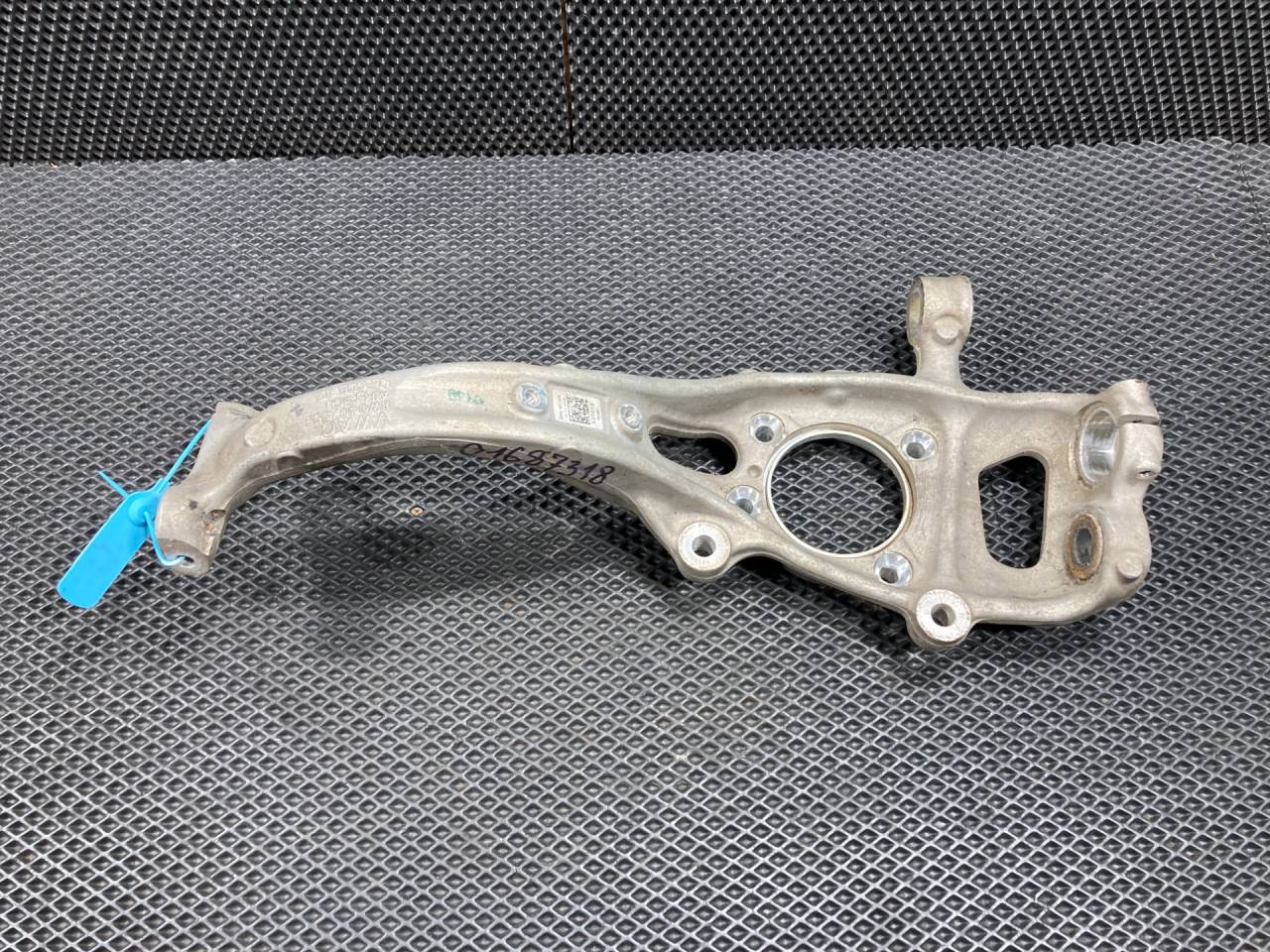 кулак поворотный левый Audi A4 B9 2018, 2.0 л., бензин, АКПП, седан, 8W0407241F, 8W0407559 - фото №1
