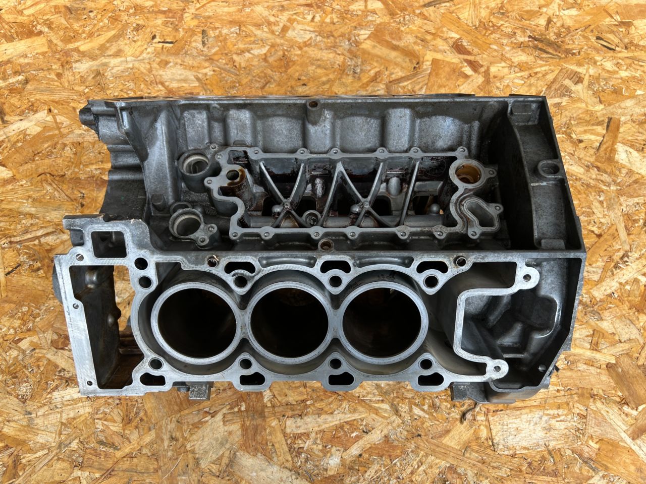 блок цилиндров Land Rover Range Rover Sport 2 поколение L494 2016, 3.0 л., 306PS, бензин, АКПП, внедорожник 5 дв., 306PS, PBFX236015AA - фото №1