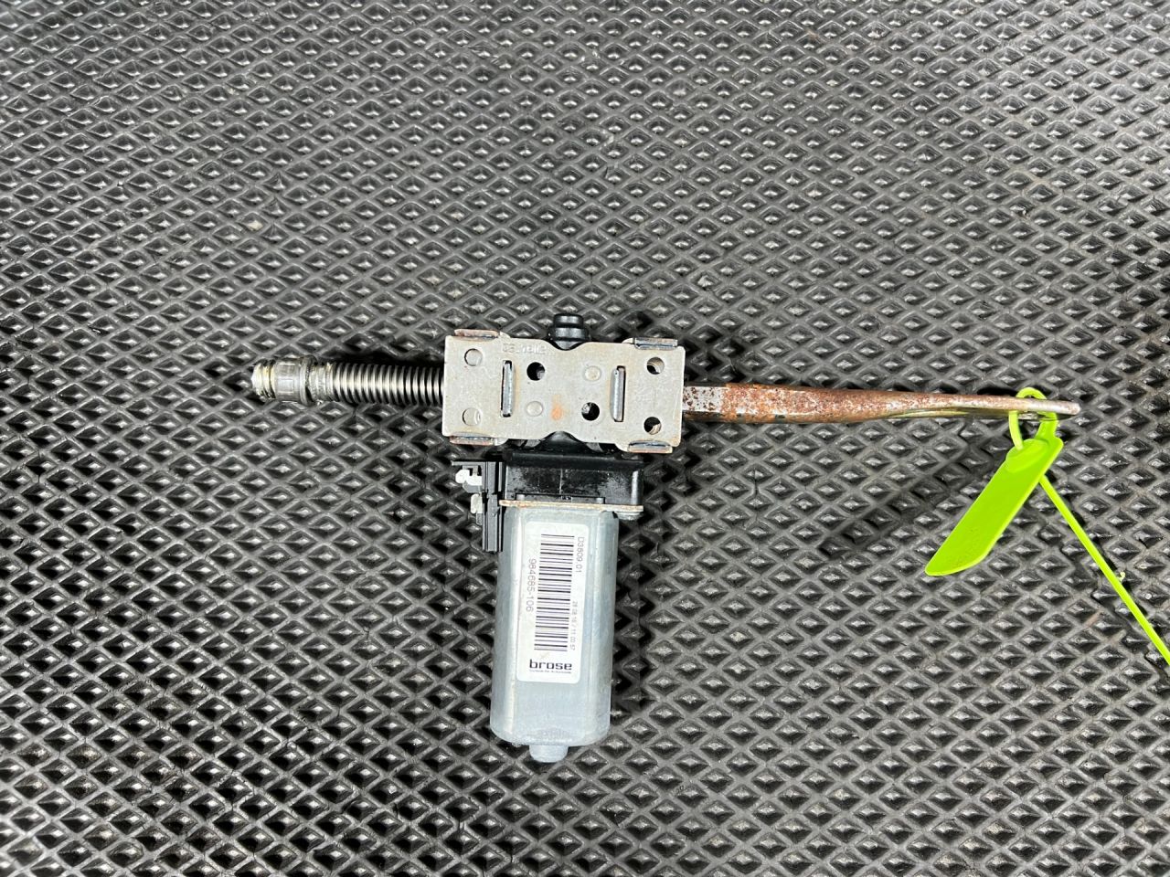 моторчик регулировки сиденья Land Rover Range Rover Evoque L538 2013, 2.0 л., бензин, АКПП, внедорожник 5 дв., 984685106 - фото №1