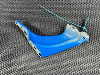 крепление ( кронштейн ) крыла Volkswagen Taos 1 поколение 2023, 1.5 л., DNKA, бензин, АКПП, внедорожник 5 дв., передний привод, 2GJ821136