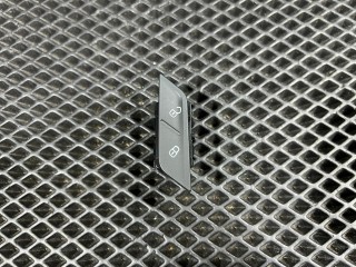 Кнопка блокировки двери Volkswagen Tiguan 2 поколение [рестайлинг] 2024, 2.0 л., DTEA, бензин, АКПП, внедорожник 5 дв., полный привод, 5NA962126