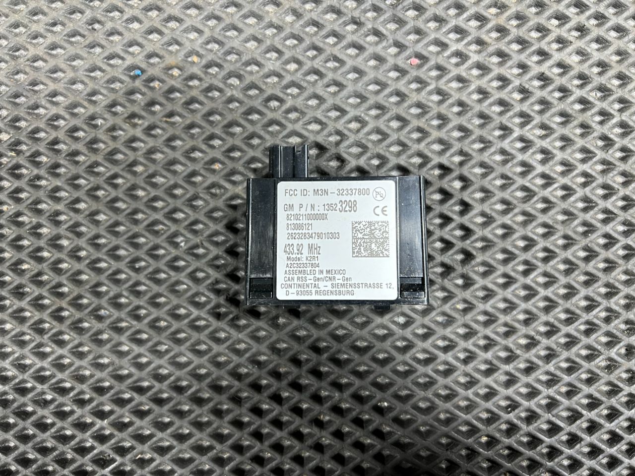 Блок управления бесключевым доступом Chevrolet Trax 2 поколение 2024, 1.2 л., бензин, АКПП, внедорожник 5 дв., передний привод, 13523298, 13587438 - фото №1