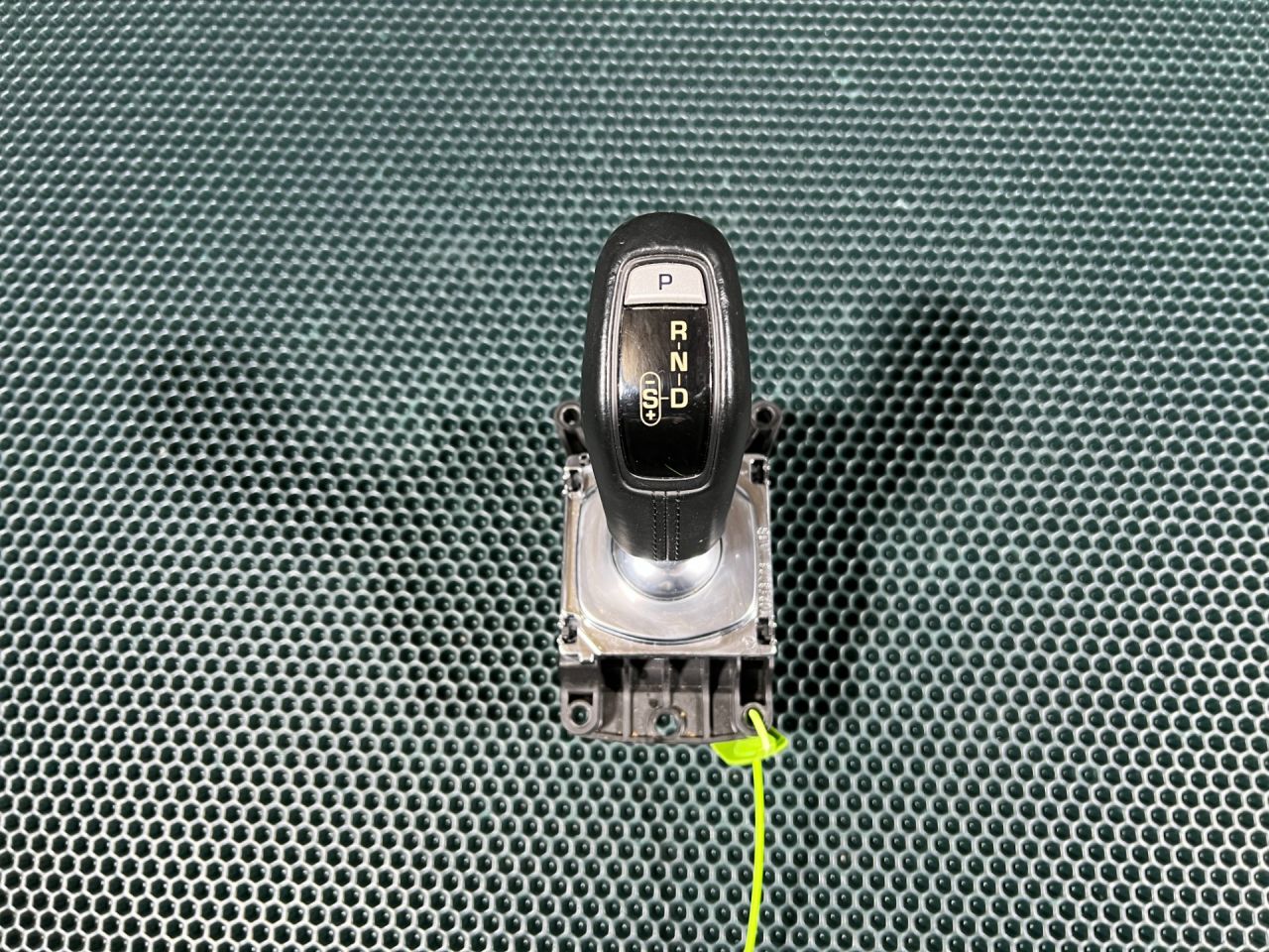 кулиса Land Rover Range Rover Sport 2 поколение 2016, 3.0 л., 306PS, бензин, АКПП, внедорожник 5 дв., HK627E453AC, LR097270, LR086445 - фото №1