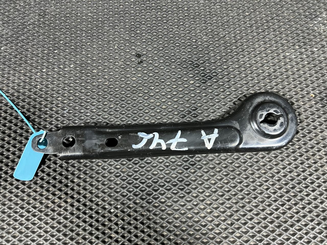 Кронштейн балки Kia K5 3 поколение 2022, 1.6 л., G4FP, бензин, АКПП, седан, 55471L1000 - фото №1