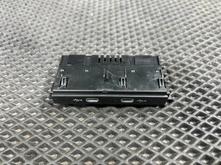 разъем AUX / USB Volkswagen Taos 1 поколение 2023, 1.5 л., DNKA, бензин, АКПП, внедорожник 5 дв., передний привод, 5NA035736