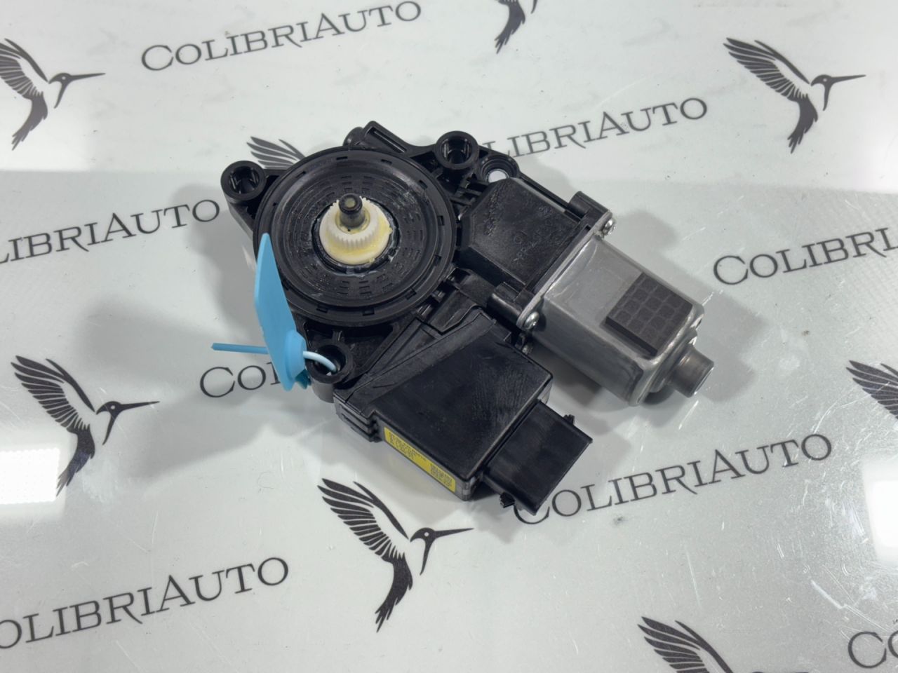 моторчик стеклоподъемника передний правый Kia K5 3 поколение 2022, 1.6 л., G4FP, бензин, АКПП, седан, 82460L3010, 617027104 - фото №1