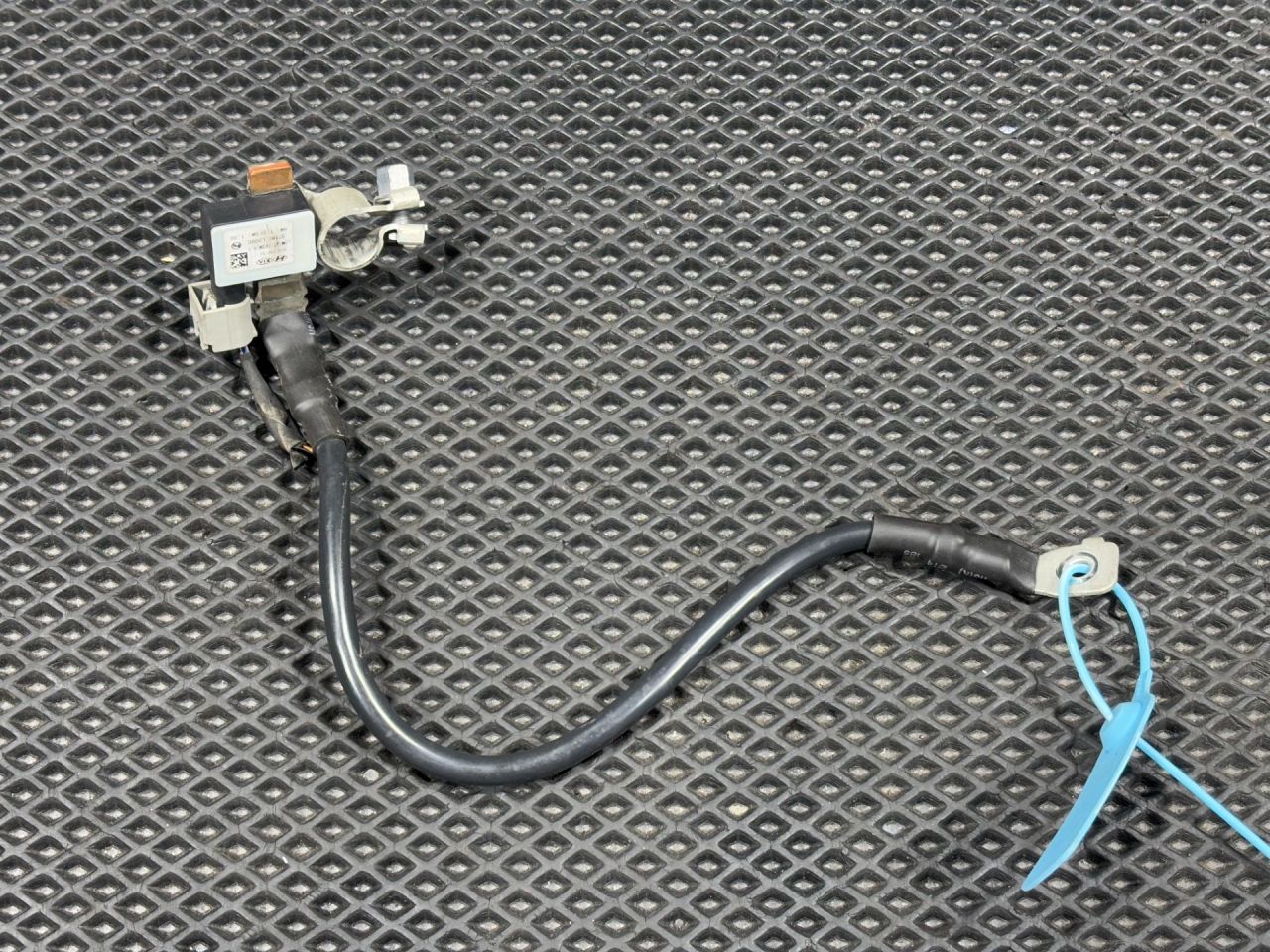 клемма аккумулятора минус Kia K5 3 поколение 2022, 1.6 л., G4FP, бензин, АКПП, 37180-L0000 - фото №1