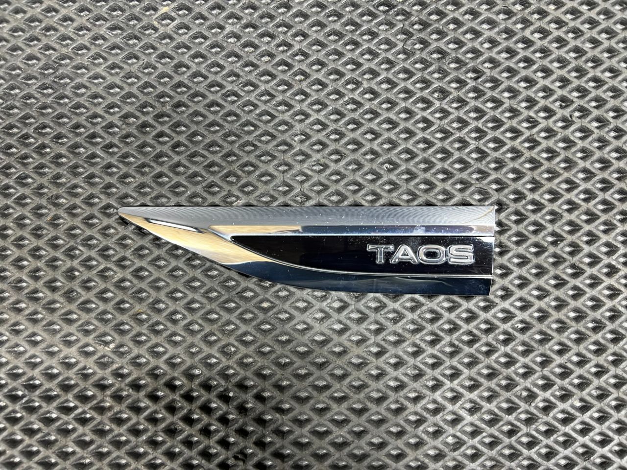 молдинг крыла Volkswagen Taos 1 поколение 2023, 1.5 л., DNKA, бензин, АКПП, внедорожник 5 дв., передний привод, 2GJ853689A - фото №1