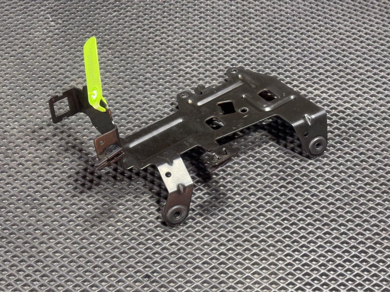 кронштейн (крепление) Land Rover Range Rover Sport 2 поколение L494 2016, 3.0 л., 30DDTX, дизель, АКПП, внедорожник 5 дв., CPLA18528AB - фото №1