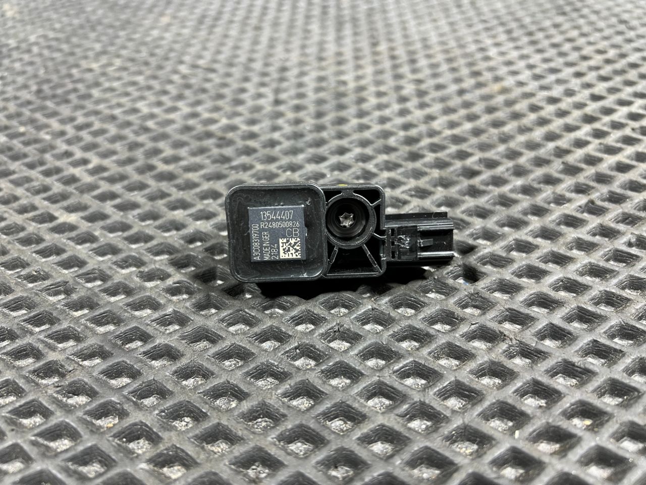 датчик удара Chevrolet Trax 2 поколение 2024, 1.2 л., бензин, АКПП, внедорожник 5 дв., передний привод, 13544407 - фото №1