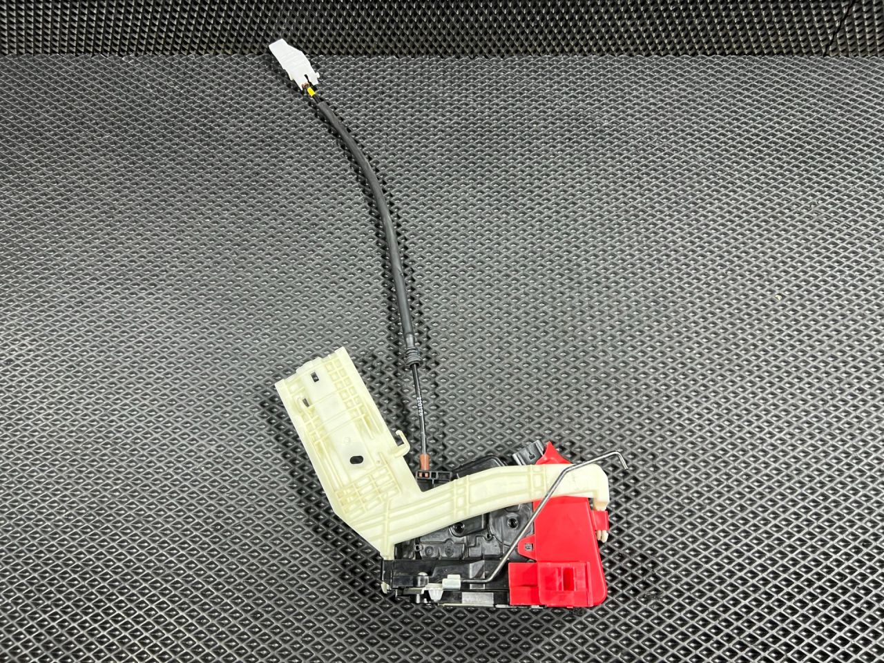 замок двери задней левой Kia Sorento 4 поколение 2023, 2.0 л., G4KA, бензин, АКПП, внедорожник 5 дв., передний привод, 81410-R5010 - фото №1