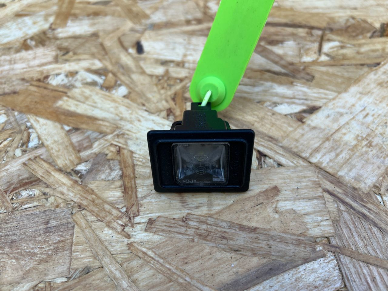 подсветка номера Mercedes-Benz M-Класс W166 2015, 4.7 л., M 278.928, бензин, АКПП, внедорожник 5 дв., A0009062903, 0999061504, 2049060046, 172906110 - фото №1