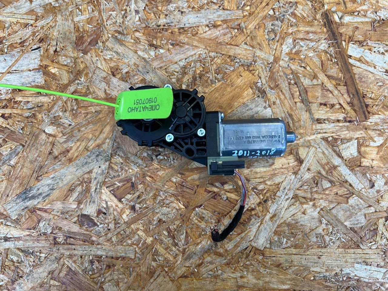 моторчик регулировки сиденья Porsche Macan 1 поколение 95B 2016, 3.0 л., MCT.MA, бензин, АКПП, внедорожник 5 дв., 5N0959761A, 0390203467 - фото №1