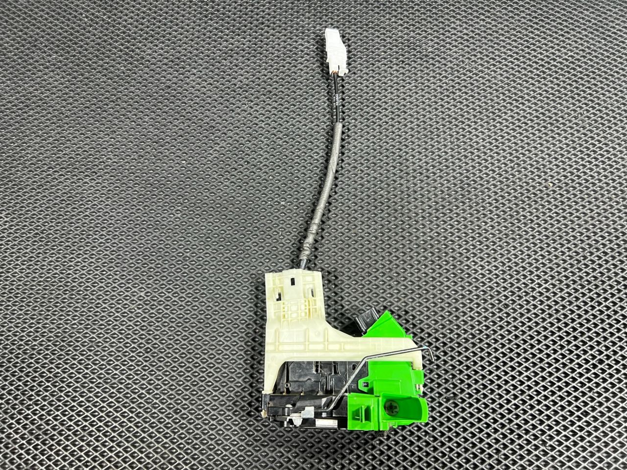 замок двери передней левой Kia Sorento 4 поколение 2023, 2.0 л., G4KA, бензин, АКПП, внедорожник 5 дв., передний привод, 81310-R5000 - фото №1