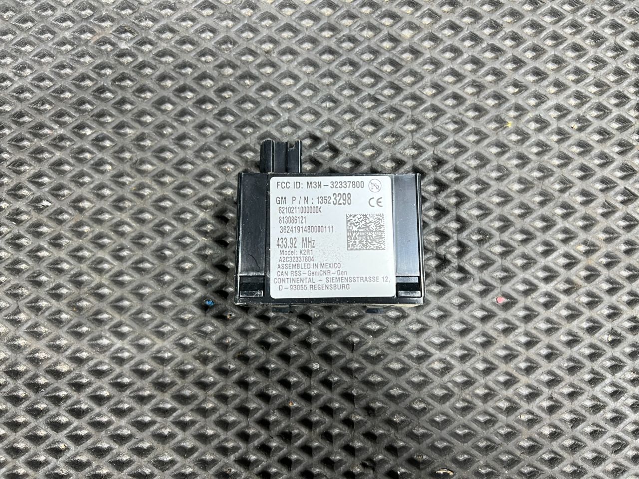 Блок управления бесключевым доступом Chevrolet Trax 2 поколение 2024, 1.2 л., бензин, АКПП, внедорожник 5 дв., передний привод, 13523298, 13587438 - фото №1