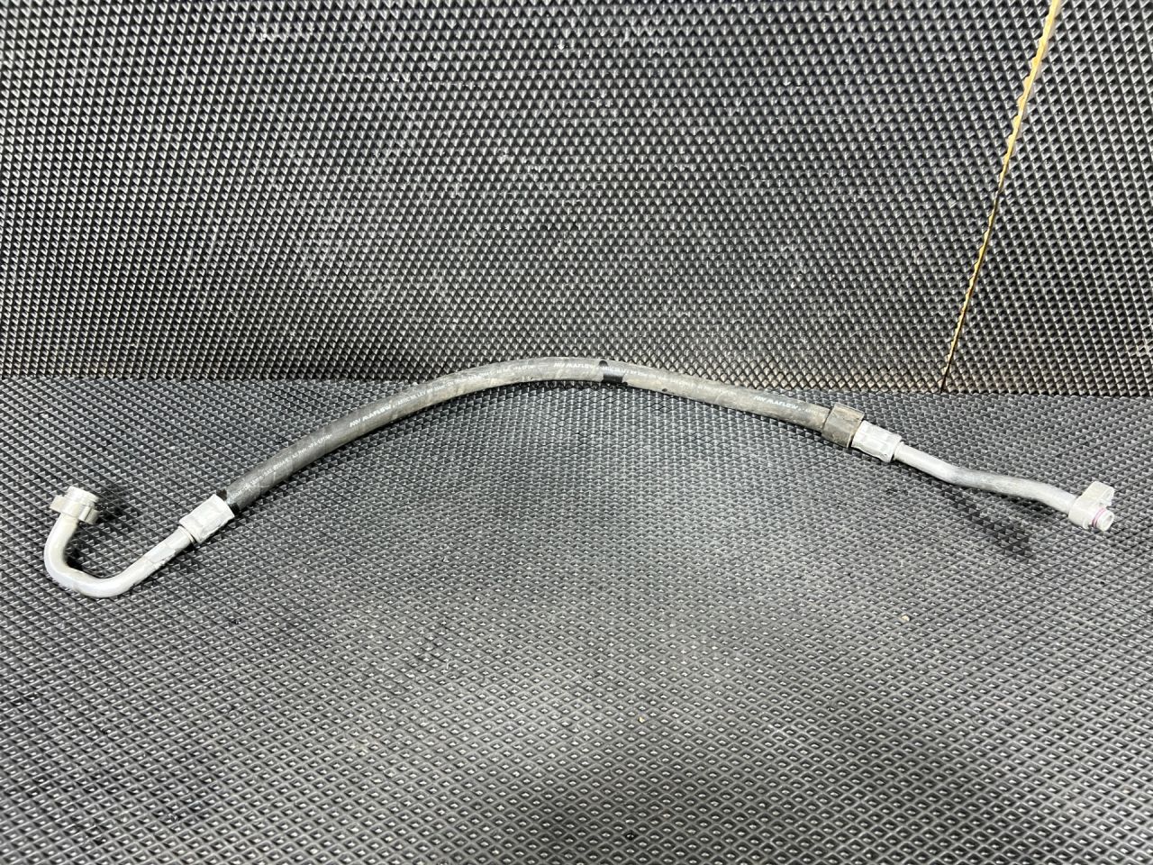 трубка кондиционера Audi Q5 FY 2018, 2.0 л., DAXB, бензин, АКПП, внедорожник 5 дв., 80A816743BG - фото №1