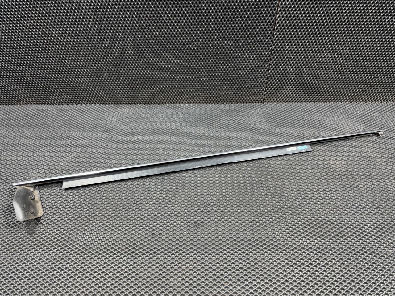 молдинг двери передней правой Audi A8 D4/4H 2011, 4.2 л., CDRA, бензин, АКПП, седан, 4H0853284B - фото №1