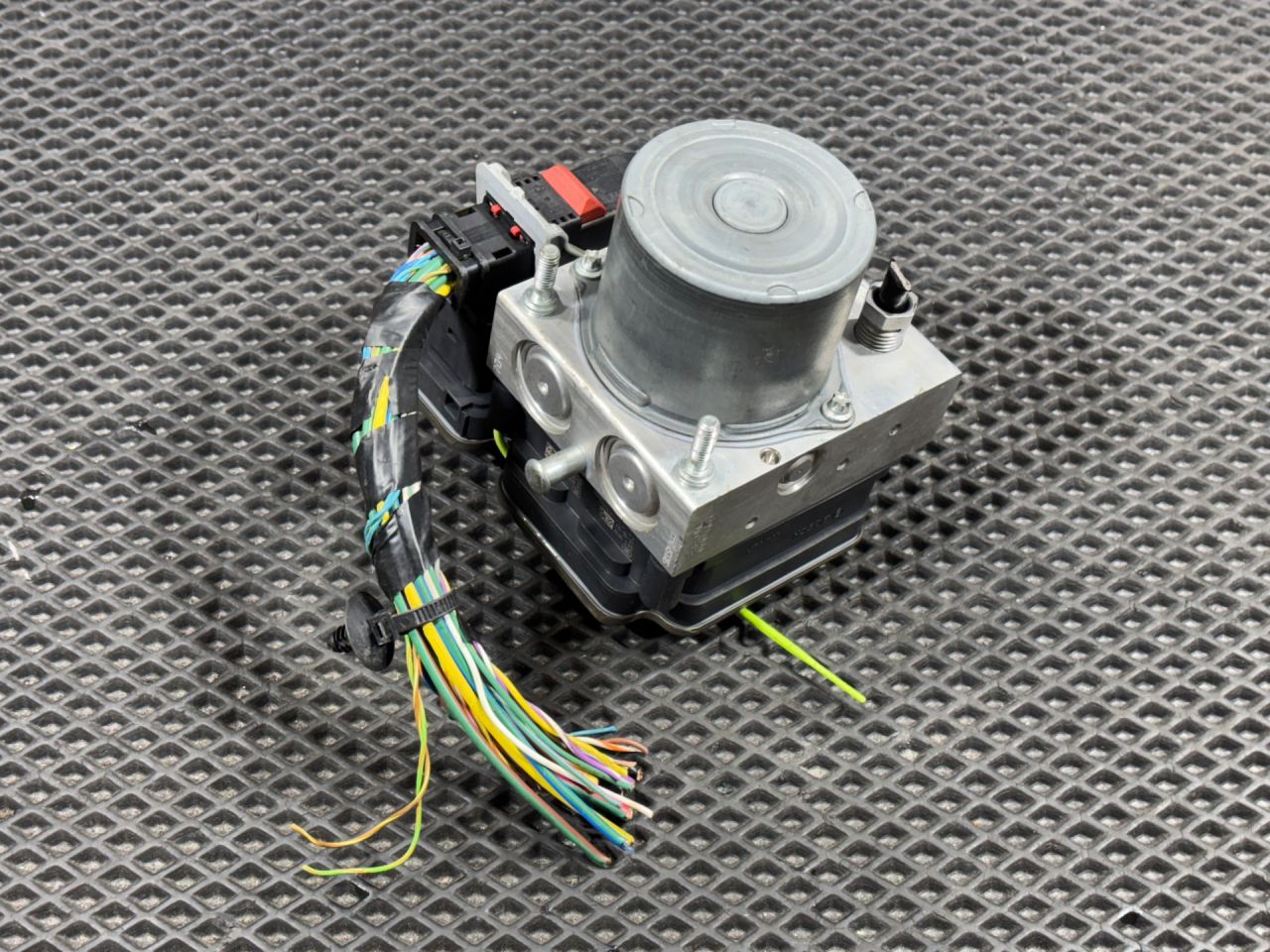 блок ABS Jaguar F-Pace 1 поколение 2017, 3.0 л., 306PS, бензин, АКПП, внедорожник 5 дв., 2265106539, T2H38801, T2H10331, T2H37243, T2H21228, HK8314F447CF, 0265956524, T2H19908, T2H7177 - фото №1