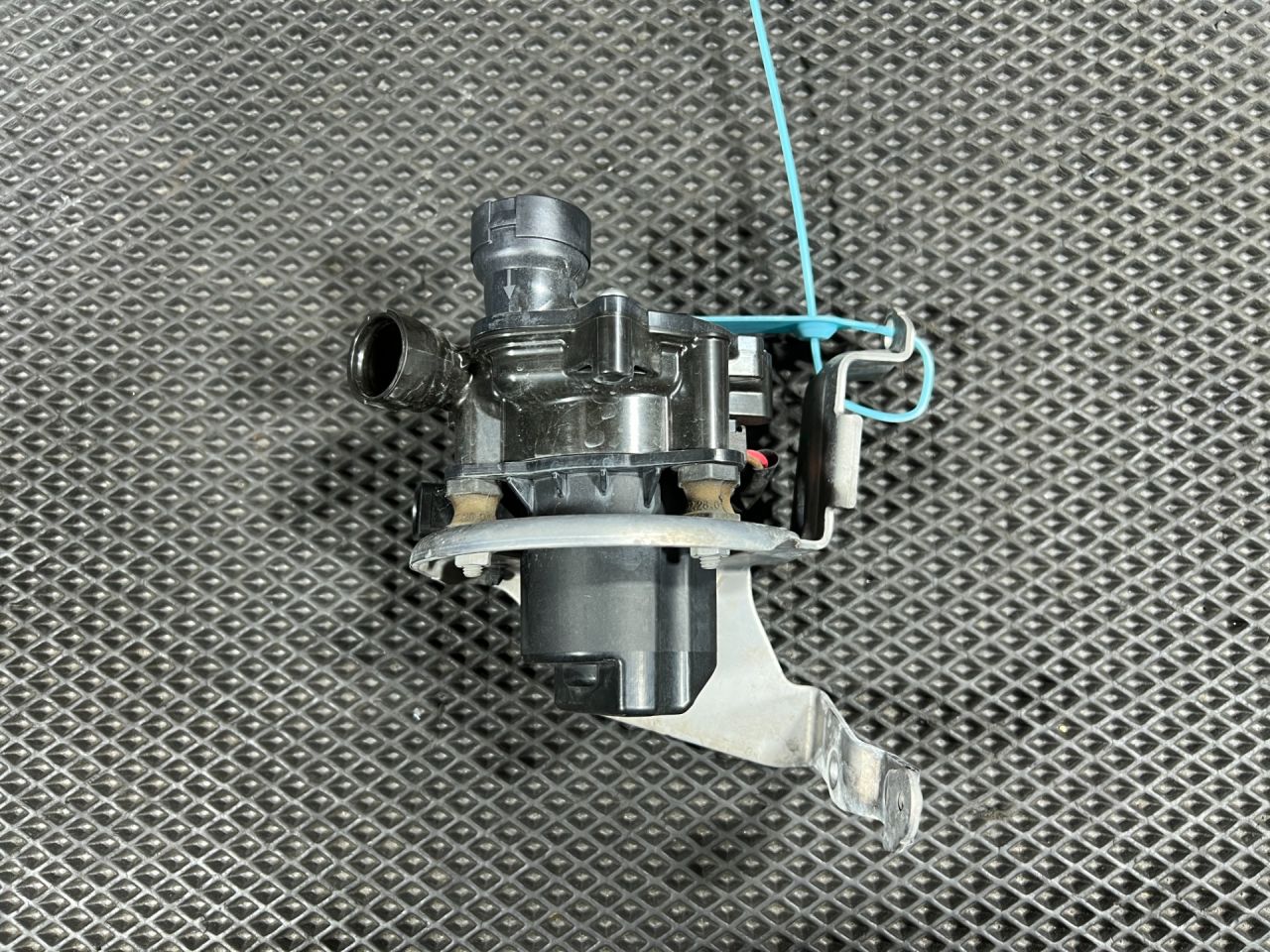 насос продувки катализатора Volkswagen Taos 1 поколение 2023, 1.5 л., DNKA, бензин, АКПП, внедорожник 5 дв., передний привод, 05E959253 - фото №1