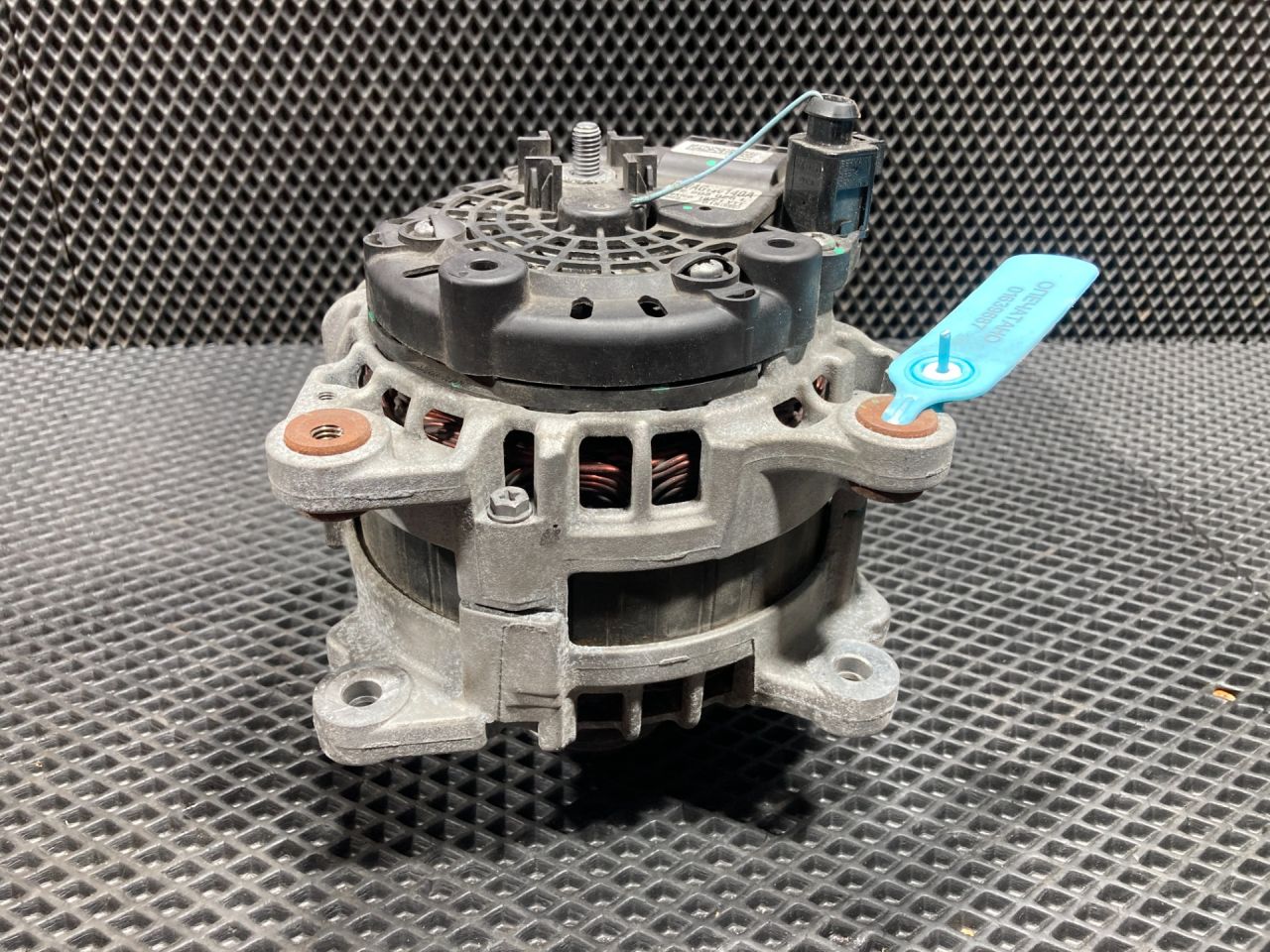 генератор Volkswagen Taos 1 поколение 2021, 1.5 л., DNKA, бензин, АКПП, внедорожник 5 дв., 05E903026L - фото №1