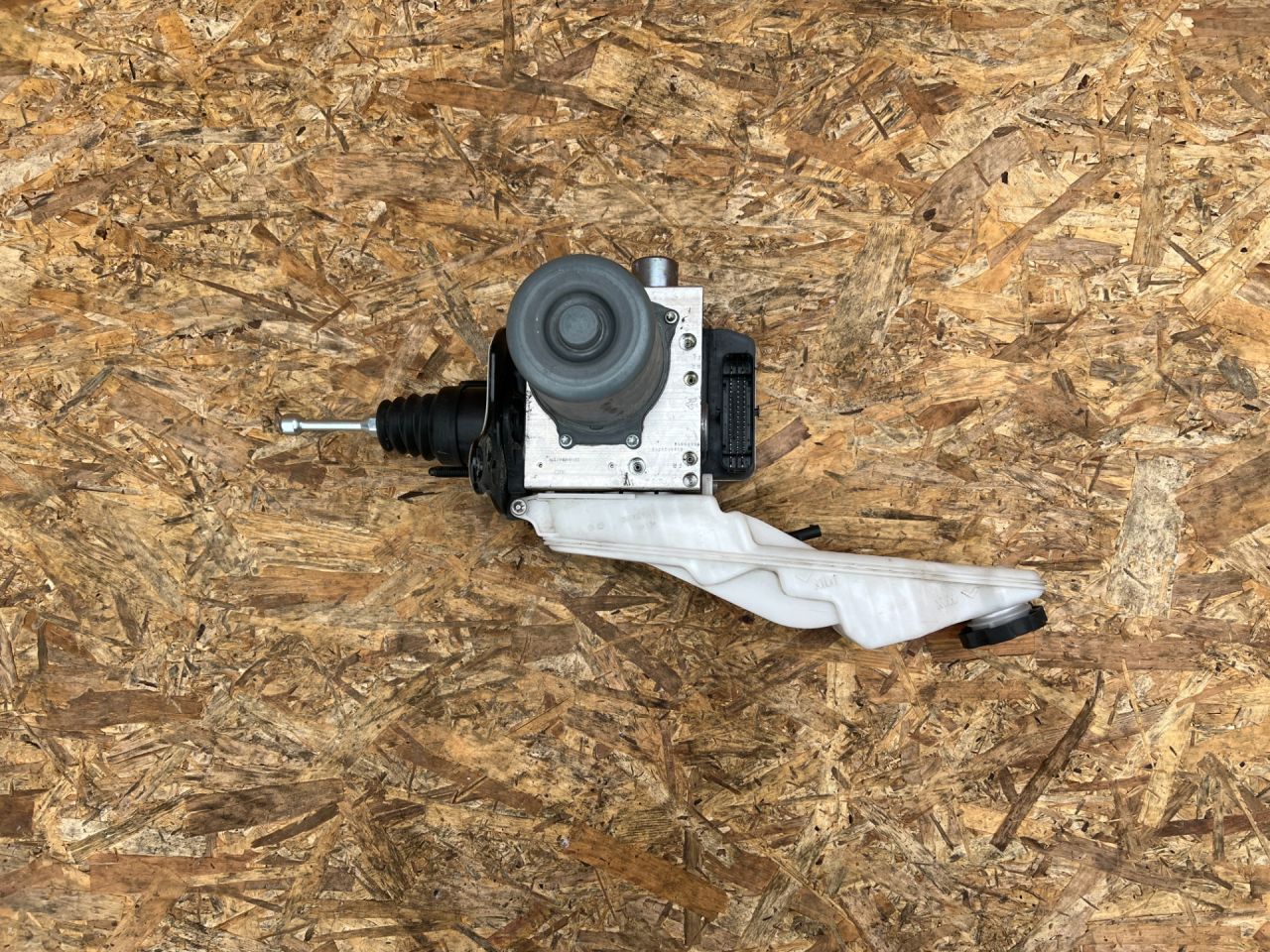 блок ABS Chevrolet Trax 2 поколение 2024, 1.2 л., бензин, АКПП, внедорожник 5 дв., передний привод, 60008850 - фото №1