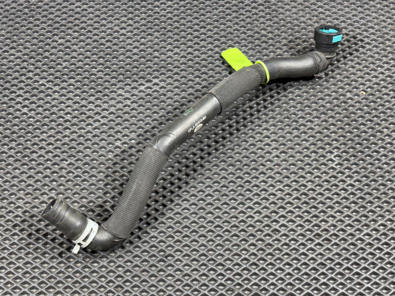 патрубок (трубопровод, шланг) Land Rover Range Rover Sport 2 поколение 2014, 5.0 л., 508PN, бензин, АКПП, внедорожник 5 дв., CPLA-8K512-BC, LR034625 - фото №1