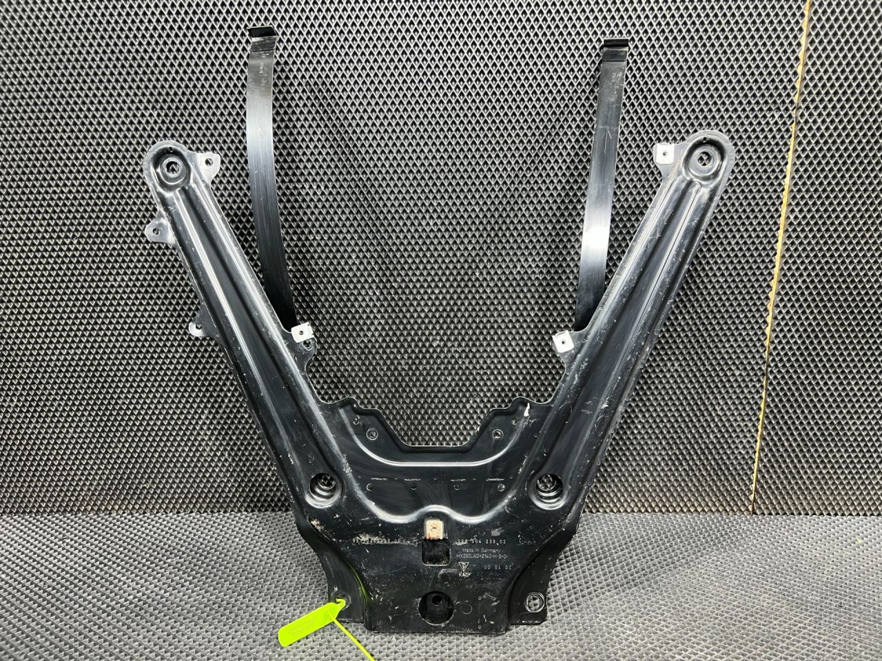 крепление бака топливного Porsche 718 Boxster 982 2020, 4.0 л., MCV.DA, бензин, 99150423302, 99150443301 - фото №1