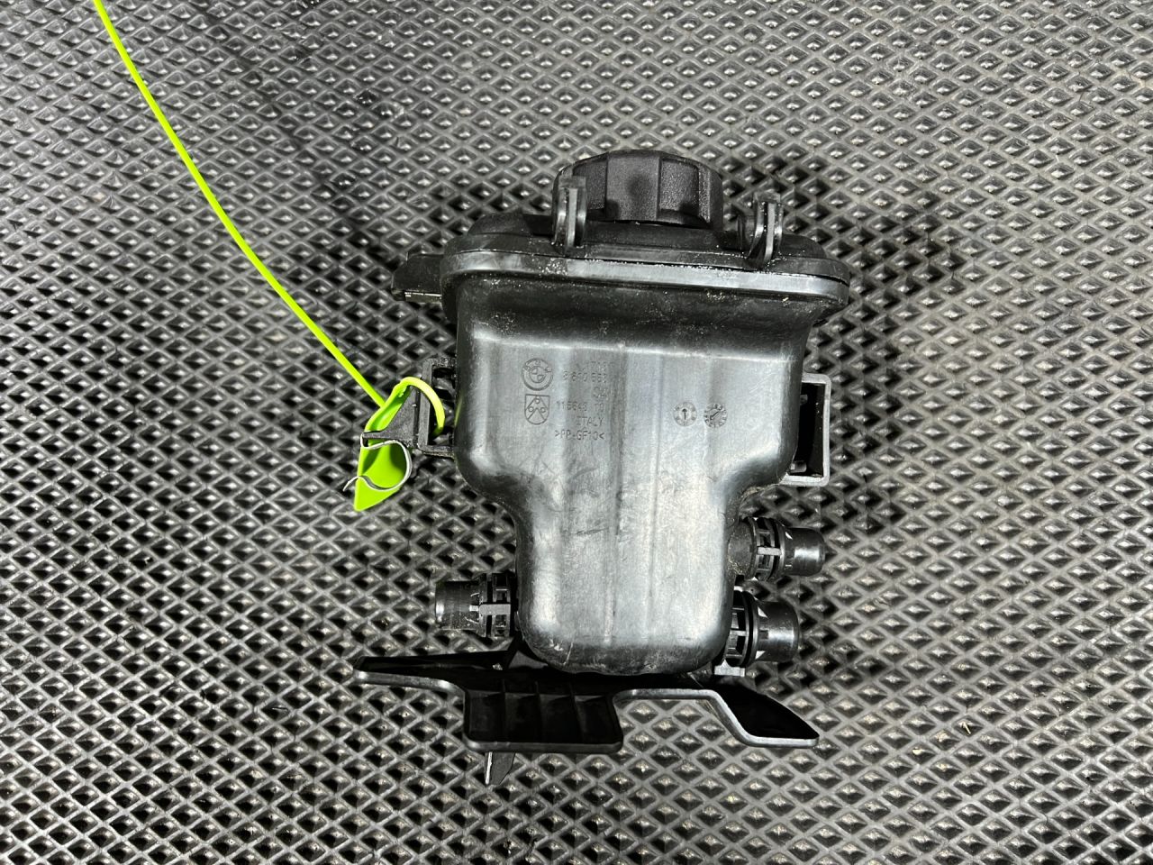 бачок расширительный BMW 7 серия G11/G12 2017, 4.4 л., бензин, АКПП, седан, 17138610658 - фото №1