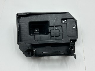 полка аккумулятора Kia Carnival 4 поколение 2022, 3.5 л., G6DT, бензин, АКПП, минивэн, 37150-R0000