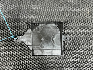 кронштейн (крепление) Porsche Macan GTS 1 поколение [2-й рестайлинг] 95B 2022, 2.9 л., DGR, бензин, АКПП, внедорожник 5 дв., 8R0907371