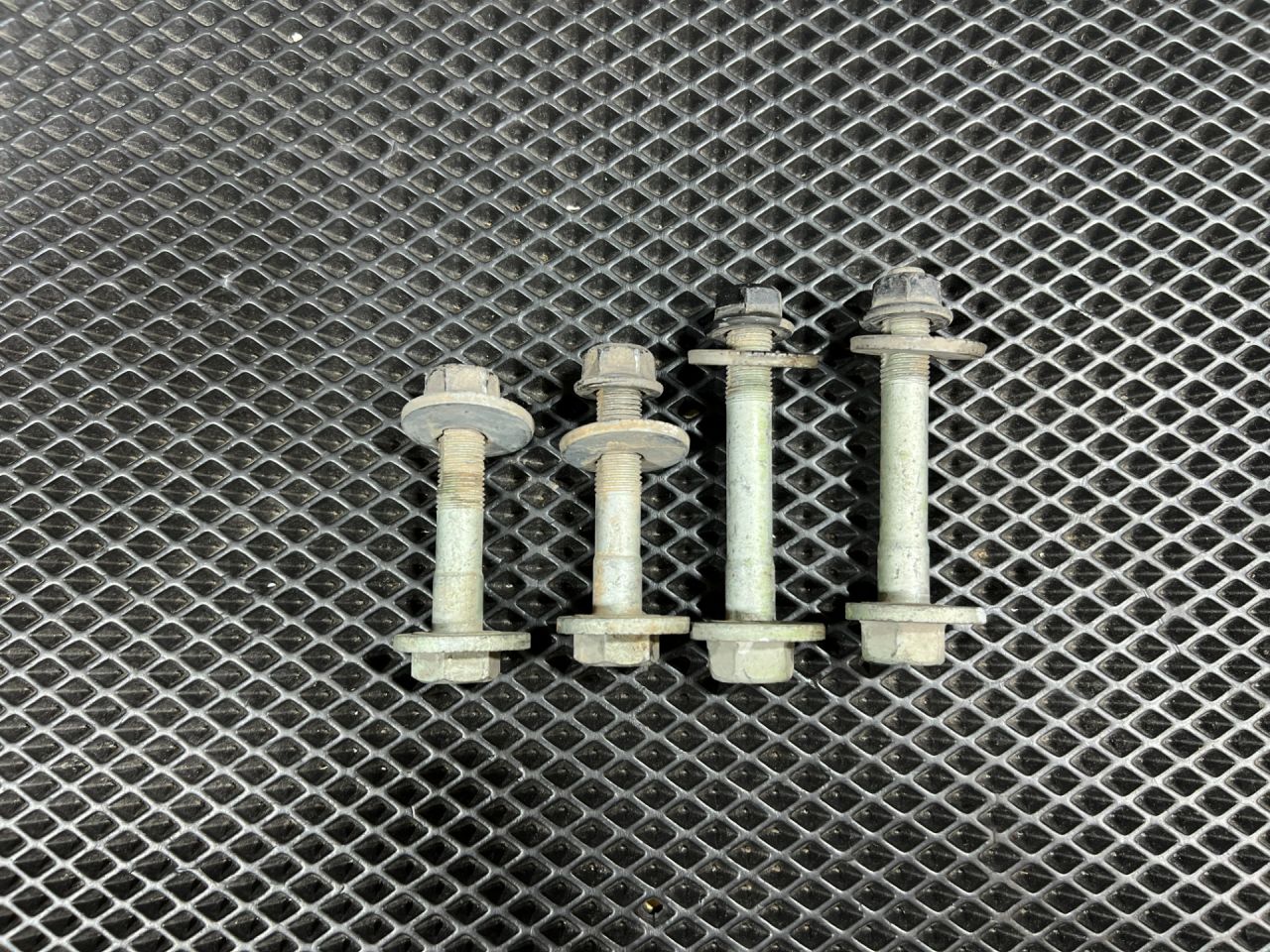 болт развальный Kia Sorento 4 поколение 2023, 2.5 л., бензин, АКПП, внедорожник 5 дв., передний привод, 1011114966K - фото №1