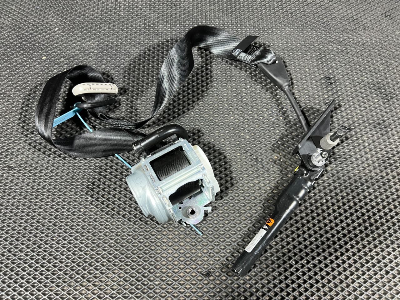 ремень безопасности Nissan Rogue T33 2022, 1.5 л., KR15, бензин, АКПП, внедорожник 5 дв., 868846RR0A, 868846RR7A - фото №1
