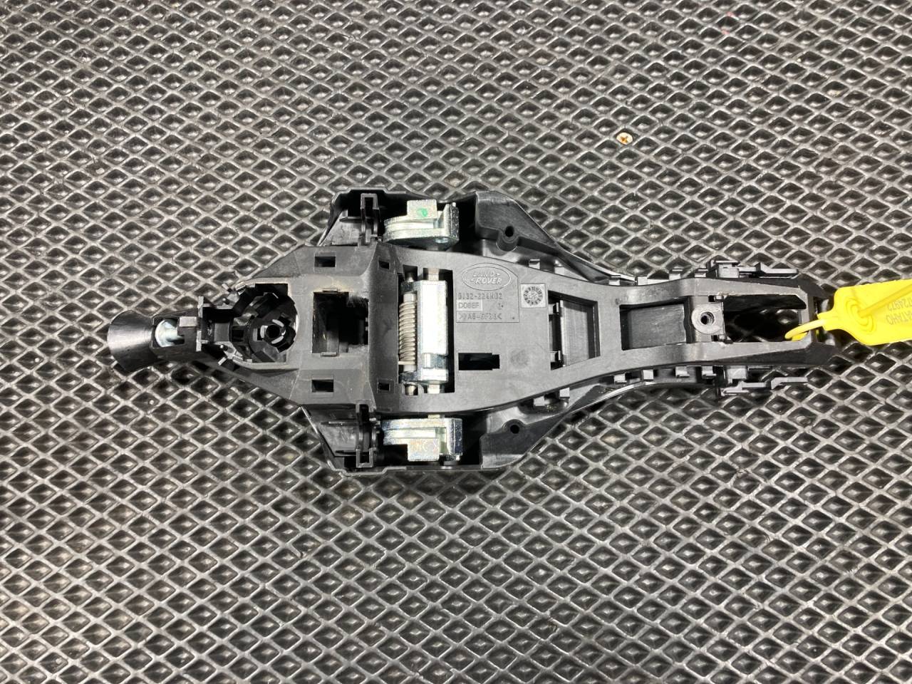 скелет ручки двери задней правой Land Rover Discovery Sport 1 поколение 2017, 2.0 л., бензин, АКПП, внедорожник 5 дв., FK72224A82AA, LR070988, BJ32224N02 - фото №1