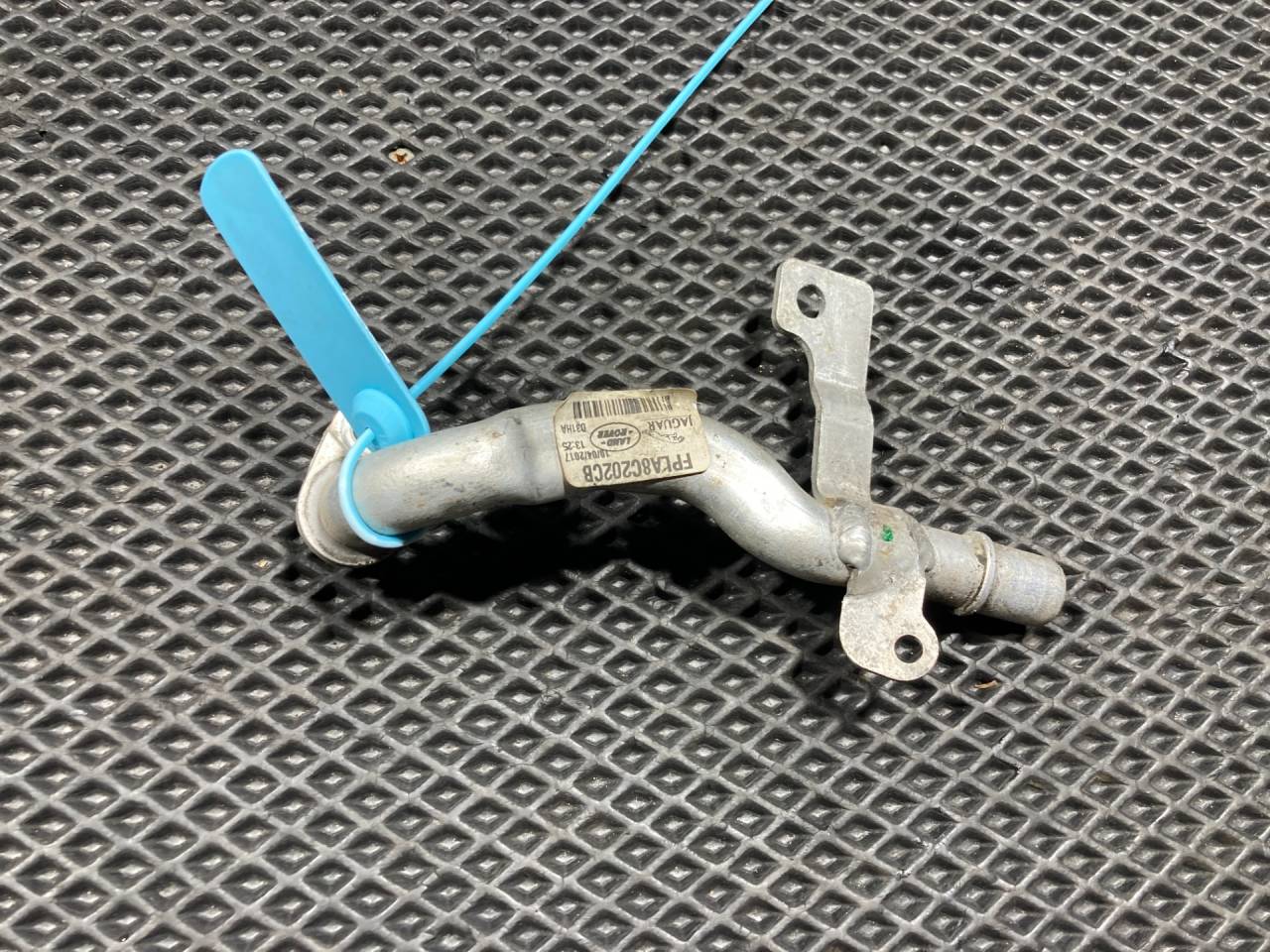 трубка охлаждающей жидкости Land Rover Discovery 5 поколение L462 2017, 3.0 л., 30DDTX, дизель, АКПП, внедорожник 5 дв., LR062105, FPLA8C202CB - фото №1