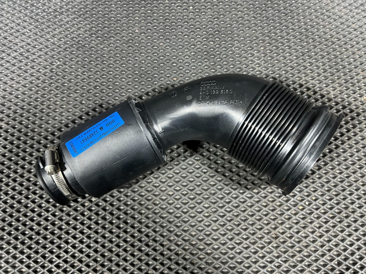 патрубок воздушного фильтра Audi S8 D4 2013, 4.0 л., CGTA, бензин, АКПП, седан, 4H0129616J - фото №1