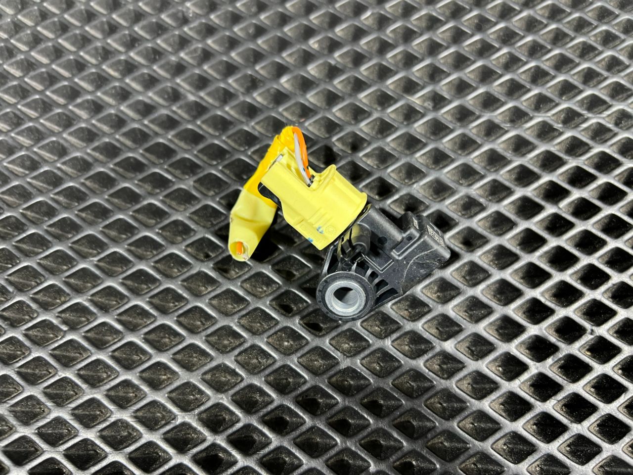 датчик удара Kia Sorento 4 поколение 2023, 2.5 л., бензин, АКПП, внедорожник 5 дв., передний привод, 95920-T1100 - фото №1