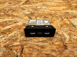разъем AUX / USB Acura Integra 4 поколение 2024, 1.5 л., бензин, вариатор, хетчбэк 5 дв., передний привод, 8A350-TJB-A013-M1