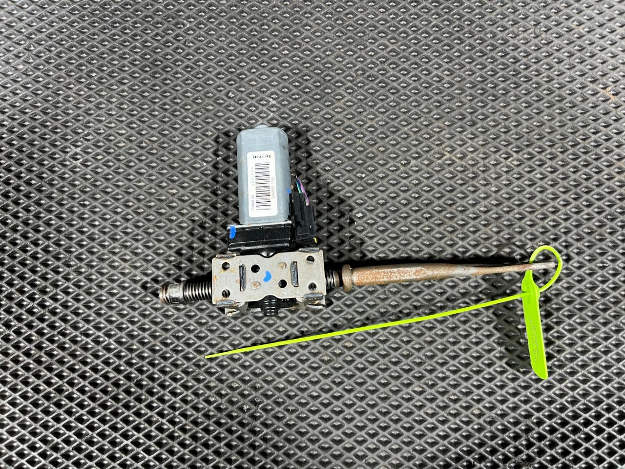 моторчик регулировки сиденья Land Rover Range Rover 4 поколение 2013, 3.0 л., бензин, АКПП, внедорожник 5 дв., 984685106 - фото №1