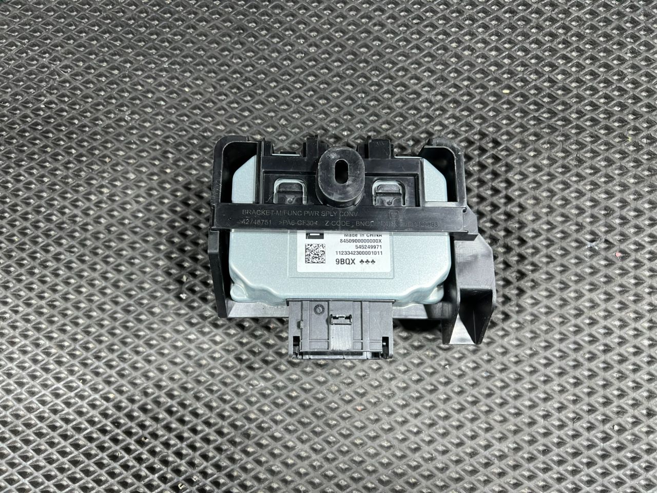 Преобразователь напряжения Chevrolet Trax 2 поколение 2023, 1.2 л., бензин, АКПП, внедорожник 5 дв., 26417205 - фото №1