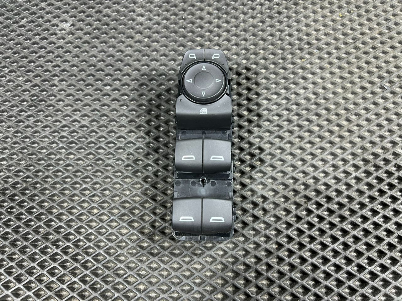 блок управления стеклоподъемниками Chevrolet Trax 2 поколение 2024, 1.2 л., бензин, АКПП, внедорожник 5 дв., передний привод, 84512940, 22985216, 23326296, 84151774 - фото №1