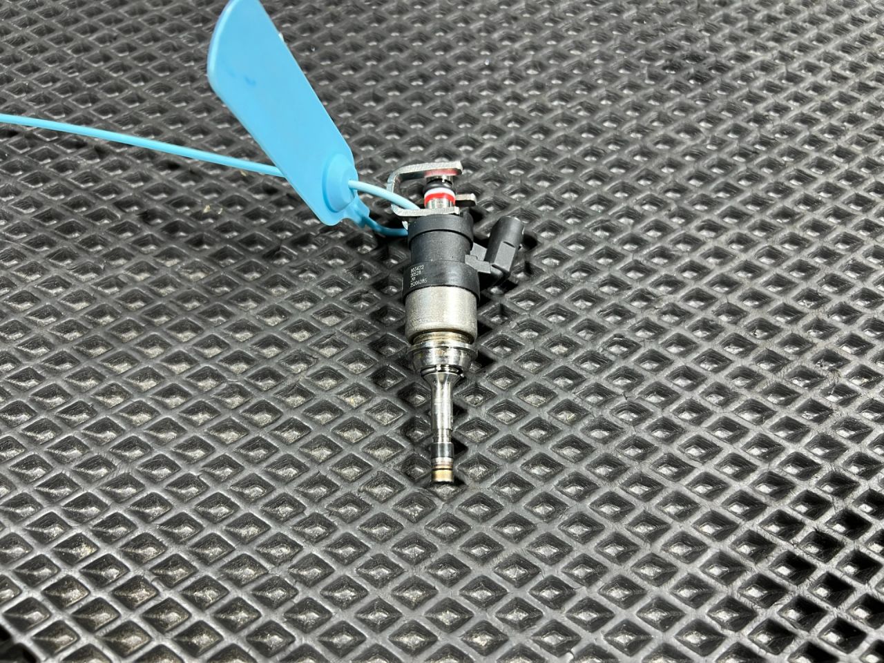 форсунка Chevrolet Trax 2 поколение 2024, 1.2 л., бензин, АКПП, внедорожник 5 дв., передний привод, 25206285, 25204906, 55492929, 55515687 - фото №1