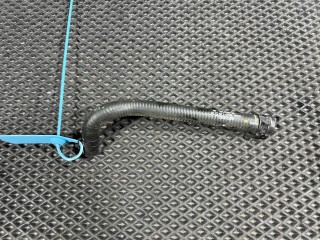 патрубок (трубопровод, шланг) Volkswagen Taos 1 поколение 2023, 1.5 л., DNKA, бензин, АКПП, внедорожник 5 дв., передний привод, 05E122447J