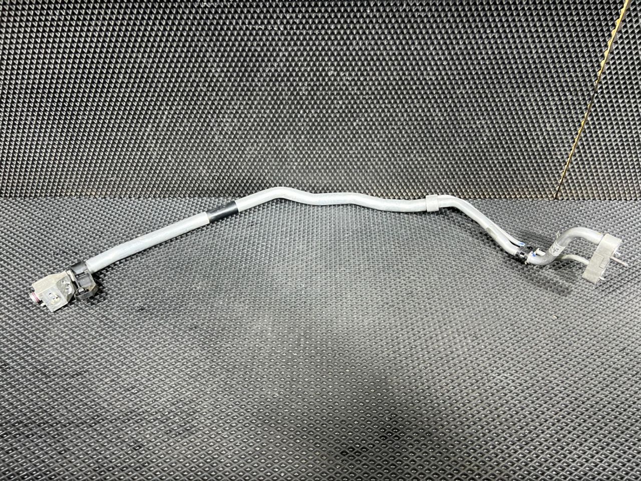 трубка кондиционера Audi A8 D5 2018, 4.0 л., АКПП, седан, 4N0260712AC - фото №1